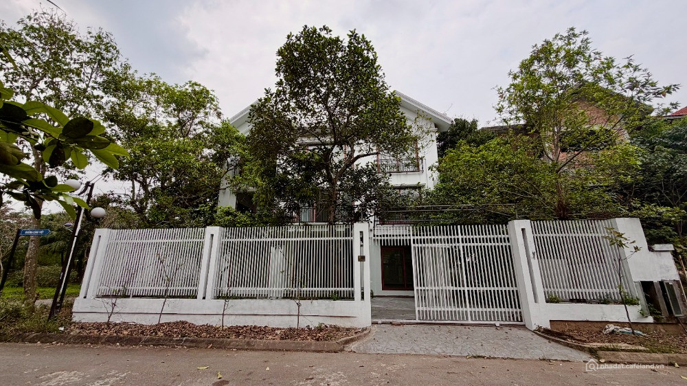 Chính chủ biệt thự 3 mặt tiền tại Khu đô thị Quang Minh giá 75 triệu/m2