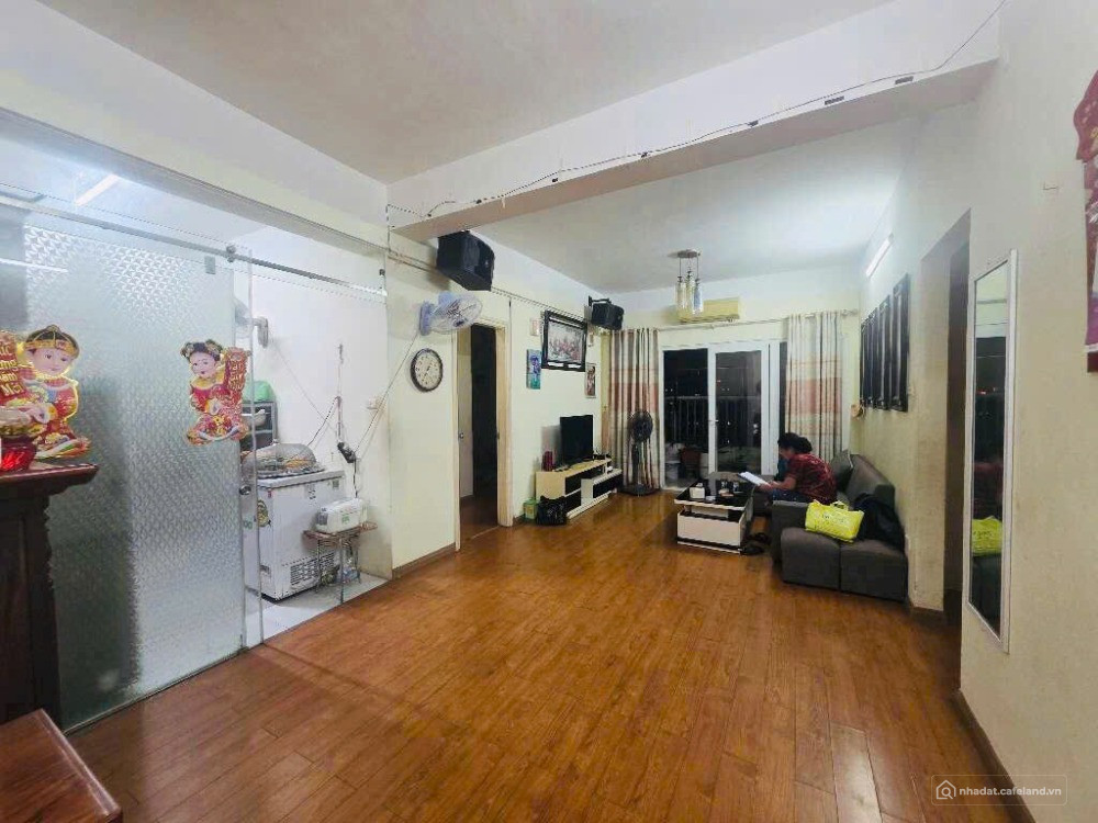 Bán căn hộ 3 ngủ KDT Việt Hưng