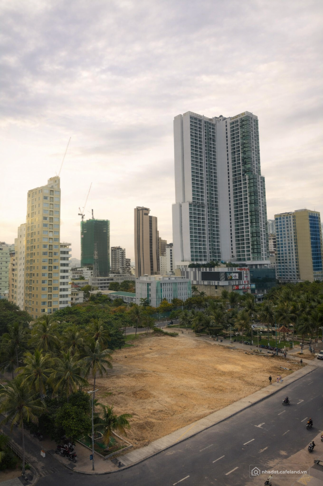 Chuyển nhượng lô đất góc 2 mặt tiền đường Trần Phú, Nha Trang