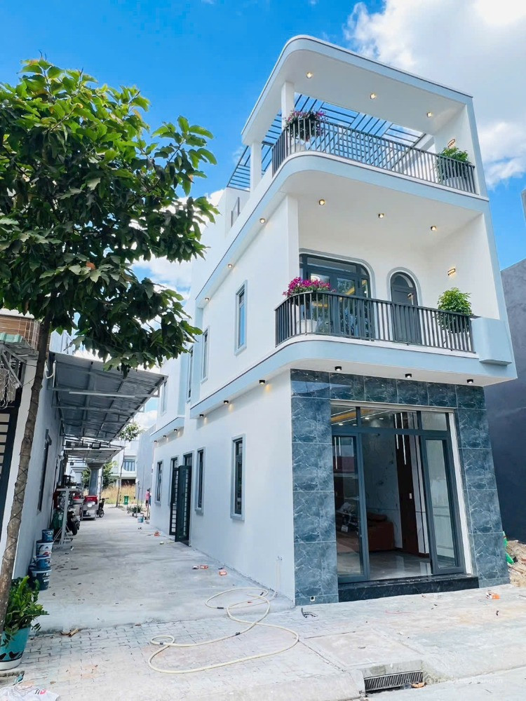 Bán nhà 2 mặt tiền đẹp ngay khu dân cư Tân Hiệp