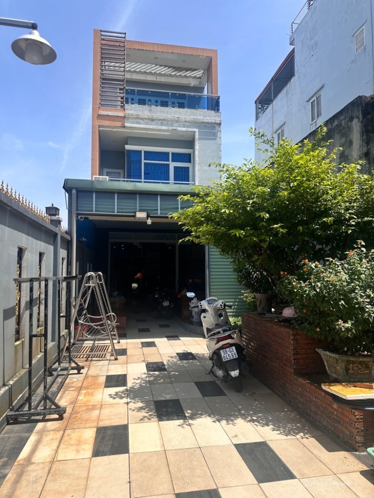 CƠ HỘI HIẾM SỞ HỮU NHÀ MT ĐẸP NGAY TRUNG TÂM HÓC MÔN, 200M2, 3 TẦNG. NHỈNH 10 TỶ