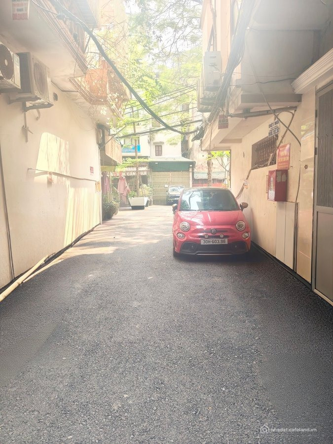 NHÀ PHÂN LÔ Ô TÔ TRÁNH - TRUNG TÂM HAI BÀ TRƯNG - KINH DOANH SẦM UẤT