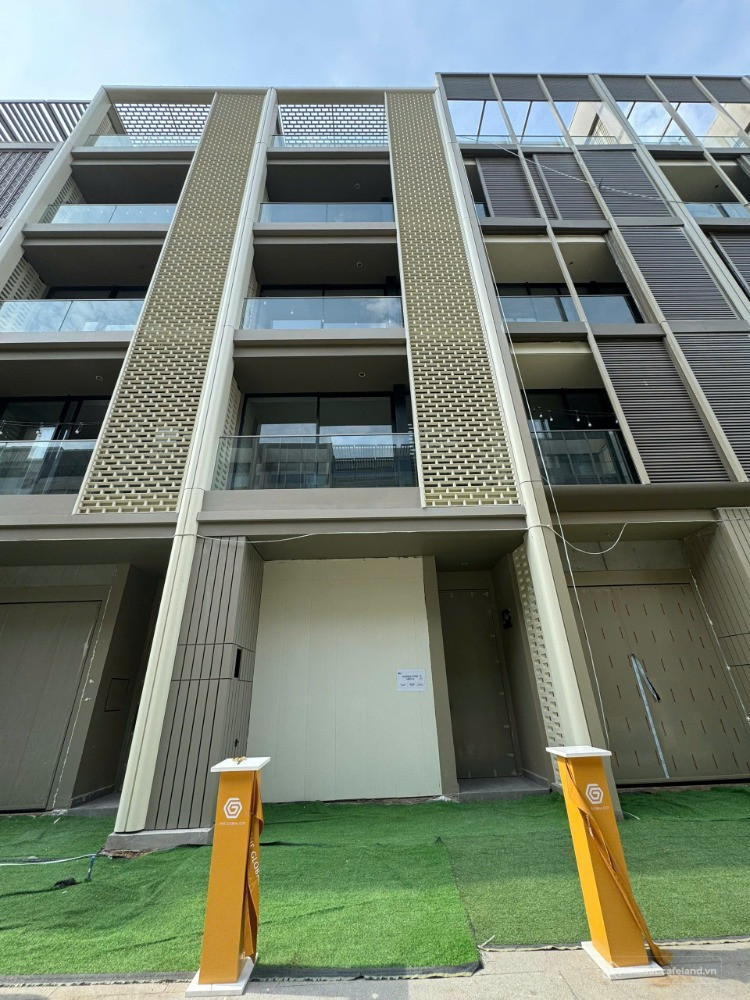 Cần bán căn nhà phố thương mại LK5 của Global City giá tốt.