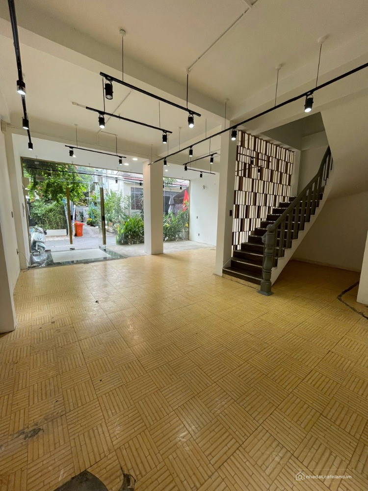 Nhà mặt tiền Nguyễn Đăng Giai, Thảo Điền, ngang gần 12m, Đang cho thuê giá cao