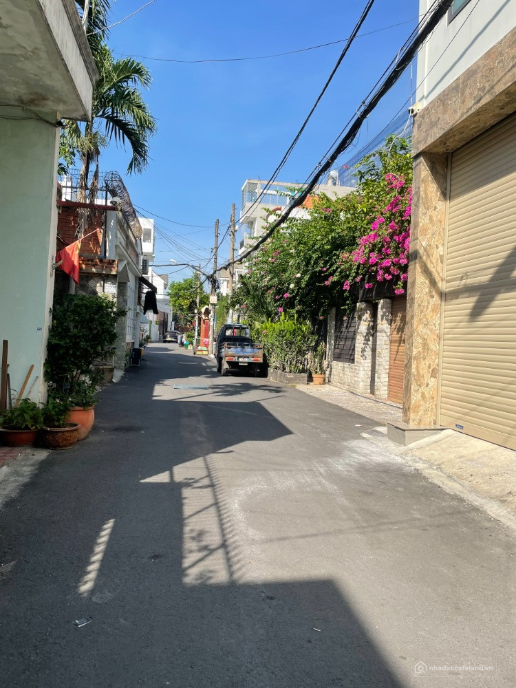 Bán gấp nhà hẻm Nguyễn Văn Lượng sân vườn rộng và hẻm nhựa lớn