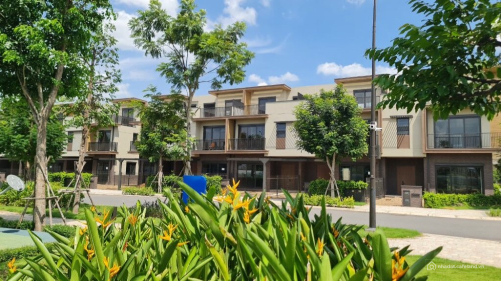 Nhà phố Izumi City nhà sẵn kèm sổ hồng riêng. Mặt tiền rộng 7m. LH 0978.469.907