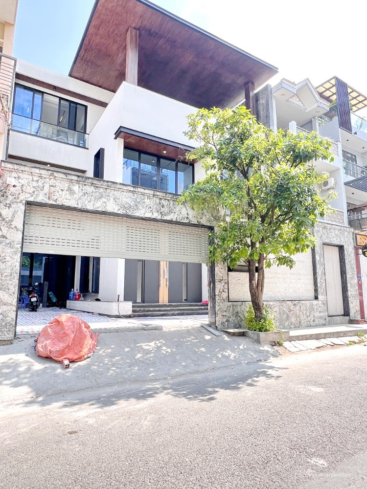 Biệt thự mặt tiền trung tâm Quận 7 – Ngang 12m – Gần Lotte Mart