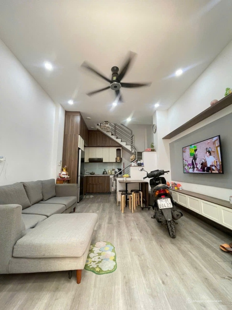 Nhà 4 tầng Vườn Lài, chỗ đậu ô tô, gần UB Tân Phú, 4.9 tỷ