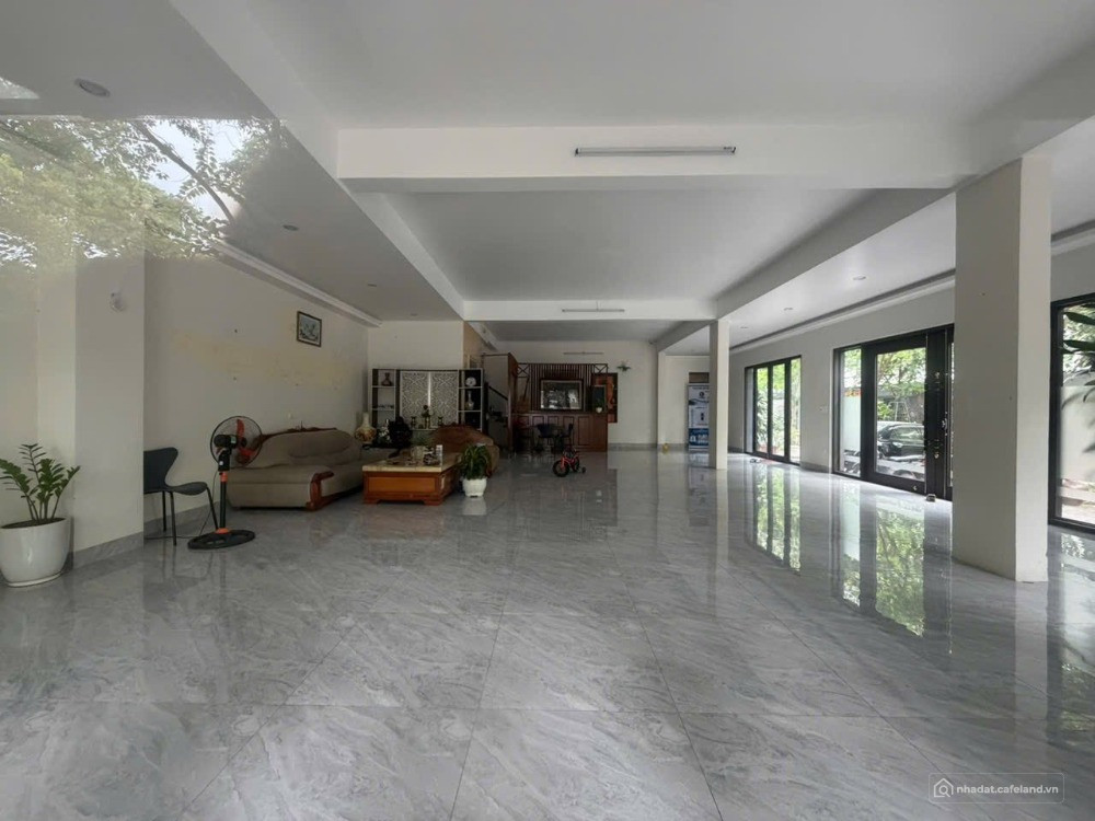 Cho thuê tầng 1 căn nhà góc mặt phố KĐT Ecopark Hải Dương, 150m2, vỉa hè cực rộn