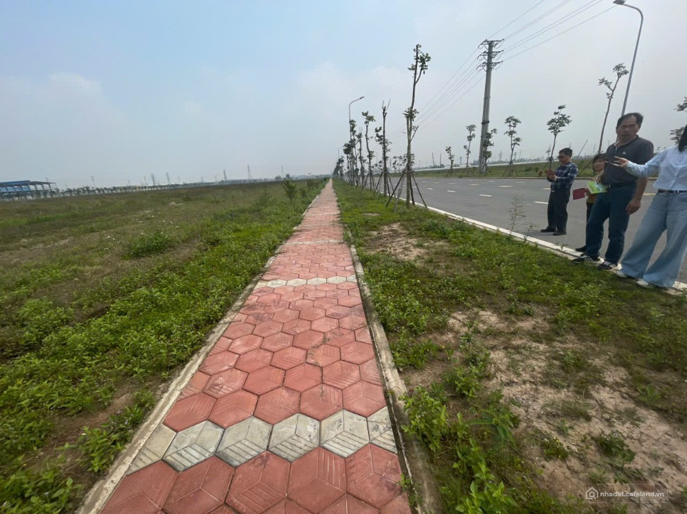 Chuyển nhượng lô đất 2ha KCN Quang Châu, Hạ tầng sẵn bàn giao ngay. LH 0988 457