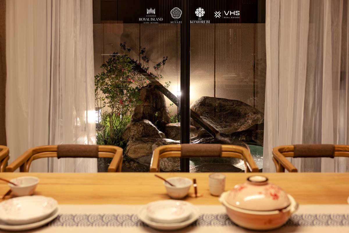 Bán shophouse Vinhomes Royal Island - 120m² | view Sân golf | giá 16,7 tỷ