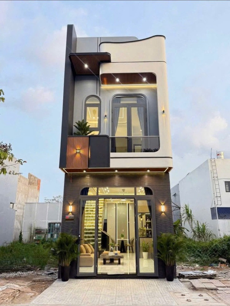 CHỦ VỀ QUÊ ĐỊNH CƯ NÊN CẦN BÁN LẠI CĂN NHÀ MỚI XÂY Ở TRUNG TÂM THỦ DẦU MỘT