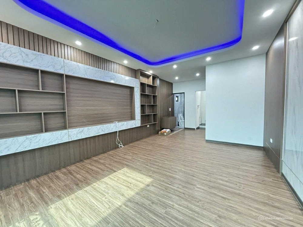 Bán Nhà Đông Ngạc Thang Máy Cạnh Hồ Chèm 90HA. ÔTô Vào. DT 42m 5 Tầng - 11.5 Tỷ