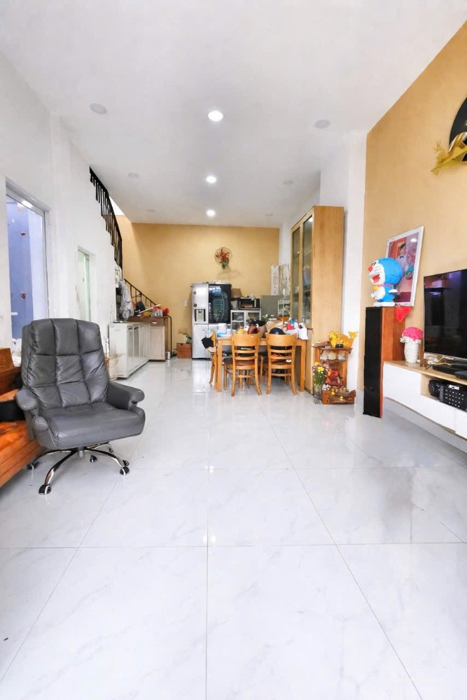 NHÀ NGANG 5M - SÁT HẺM XE HƠI - CHỦ XÂY KIÊN CỐ - NGAY CẦU PHÚ MỸ HƯNG - 5TỶ