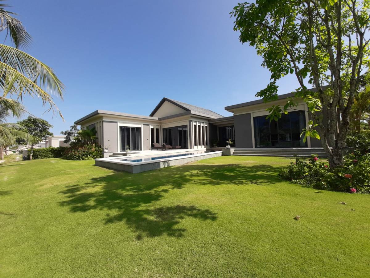 Bán villa đơn lập view hồ Coastar Hồ Tràm 900m2 full nội thất giá 11,8 tỷ