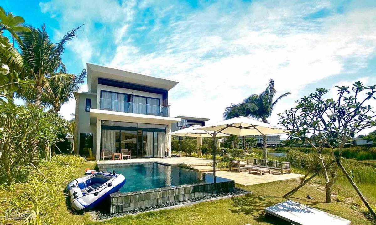 Cần bán gấp giảm 5 tỷ căn góc villa view hồ 2PN hơn 550m2 Melia Hamptons Hồ Tràm full nội thất