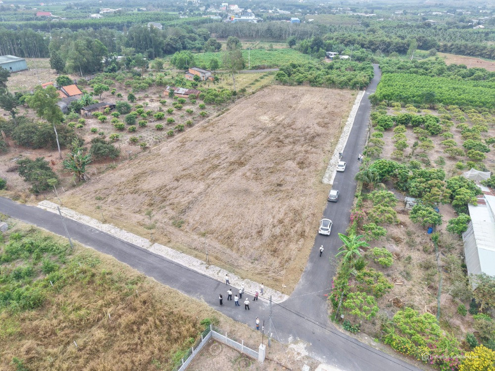 Đất đường nhựa khu dân cư đông, các đườn TL 329 khoảng 200m2