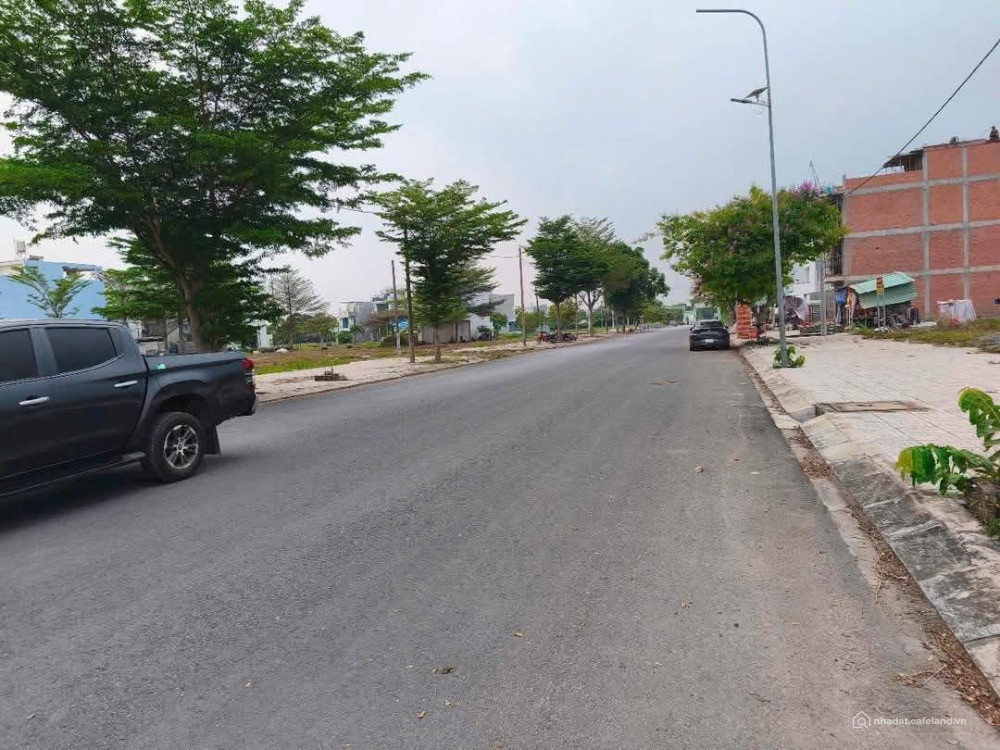 CẦN BÁN GẤP 126m2 ĐẤT NGAY TRUNG TÂM MỚI LONG THÀNH CÁCH SÂN BAY 3KM GIÁ 2 TỶ 35
