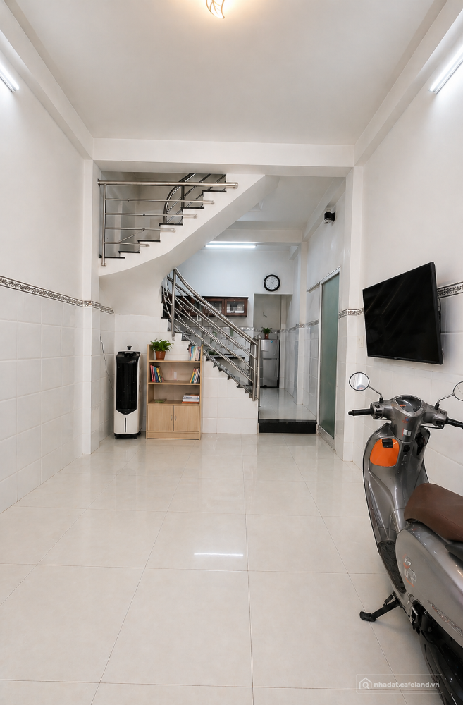 BÁN NHÀ TÂN BÌNH VỊ TRÍ ĐẸP, LẠC LONG QUÂN, HẺM 4M, NHỈNH 5 TỶ
