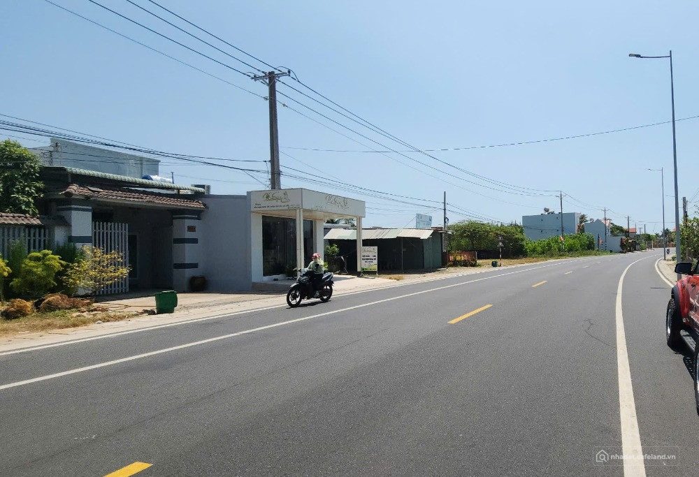 Lô đất ngay ngã tư biển Hồ Tràm, 1600m2 có 300m2 thổ cư, SHCC, KD mọi ngành nghề