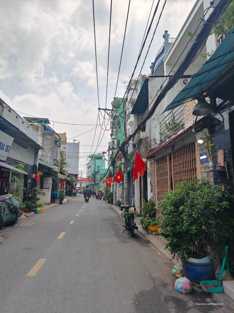 Nhà C4 hẻm 10m Lũy Bán Bích, giáp q11, 200m2, ngang 4.6m nở hậu 7m,DT 30tr/tháng