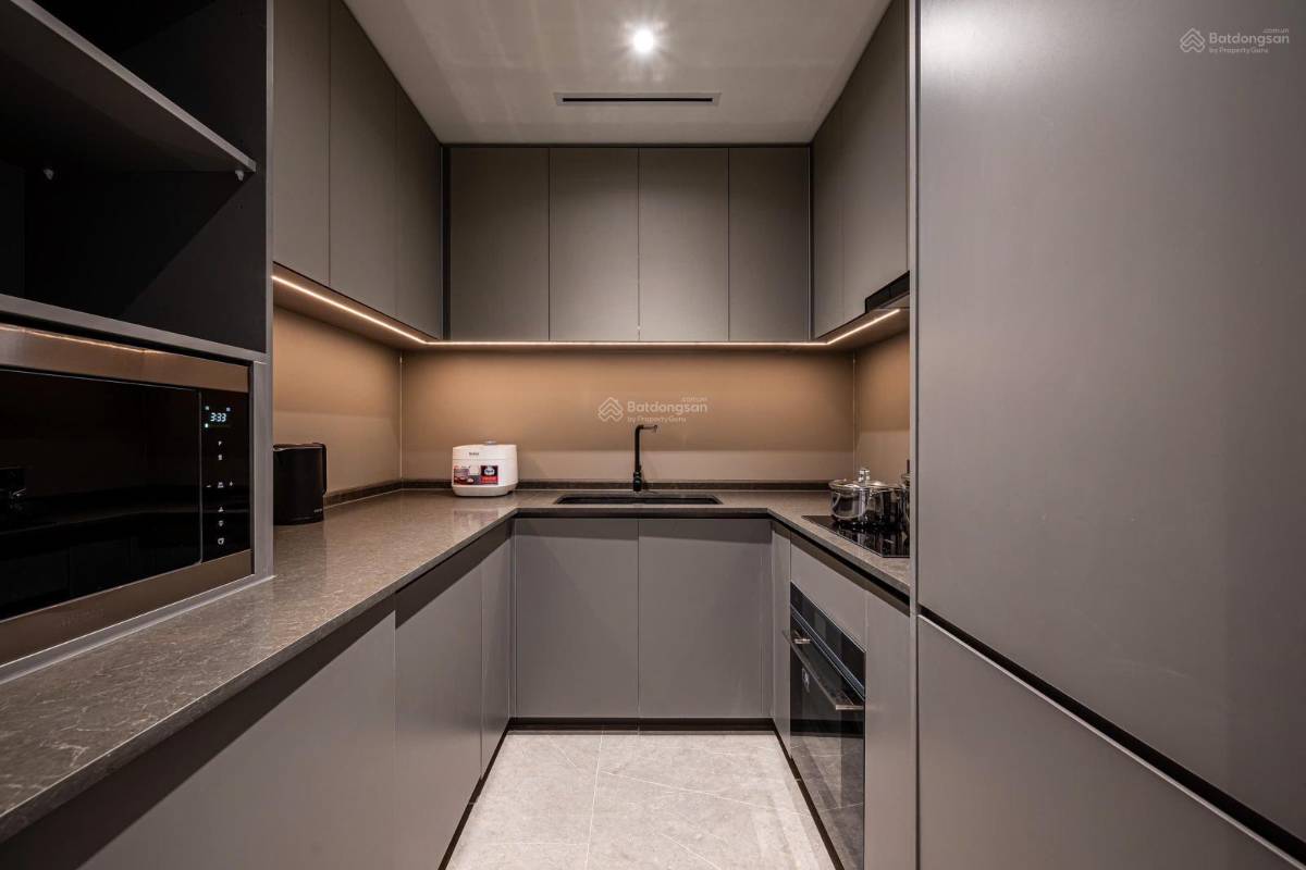 Bán penthouse The Opera Residence 5PN 470m2 giá 180 tỷ