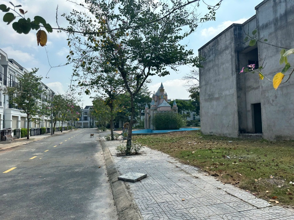 cần bán lô đất nền trong khu nhà phố gần khu công nghiệp