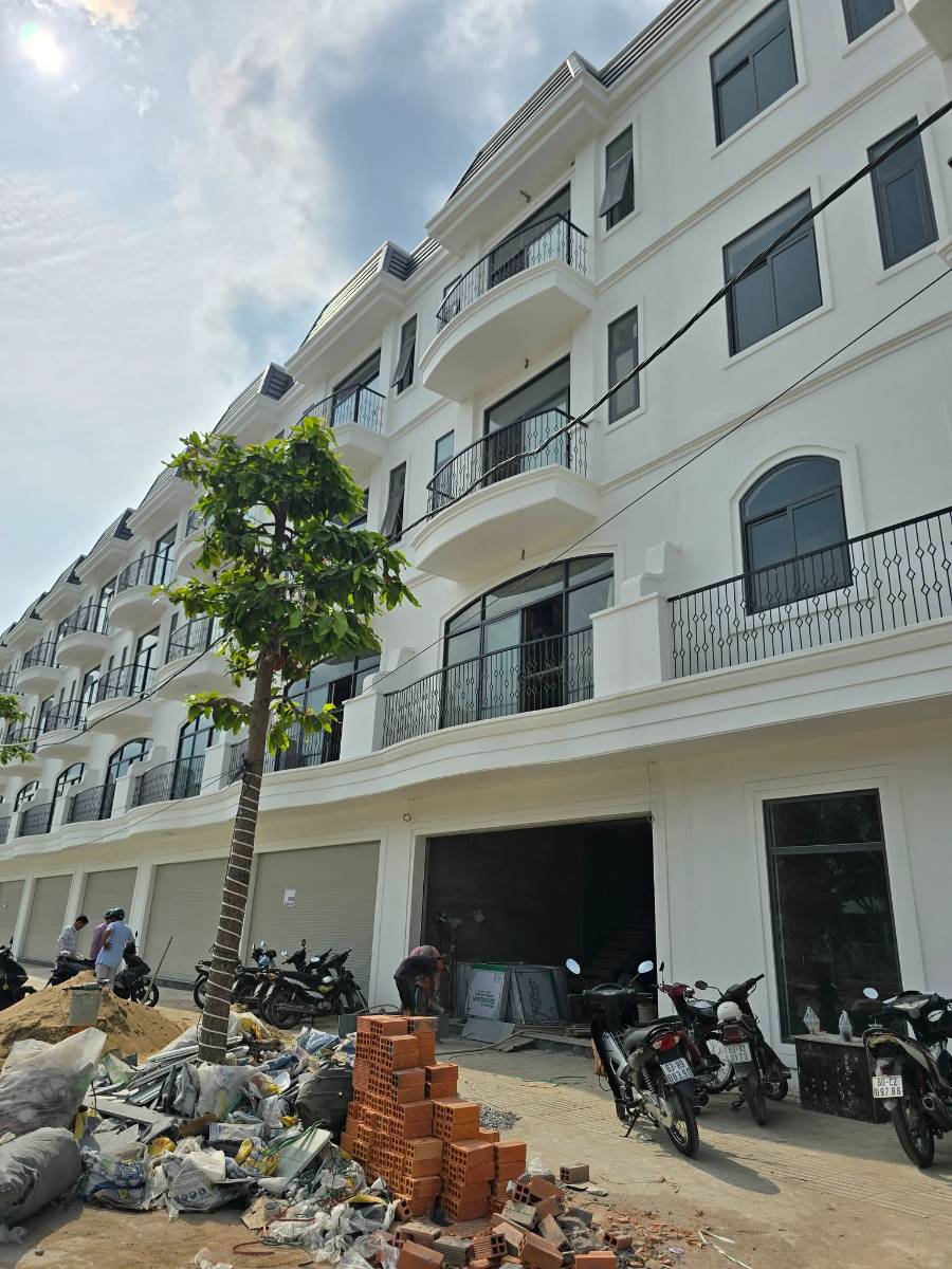Nhà sổ riêng 84m² hướng Nam, 1 trệt 3 lầu sát Aeon Mỹ Tho