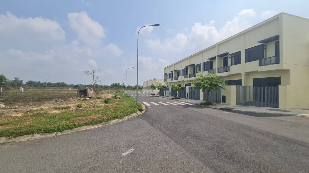 Nhà phố 1 trệt 1 lầu Phước Đông New City 99m2, sổ hồng riêng