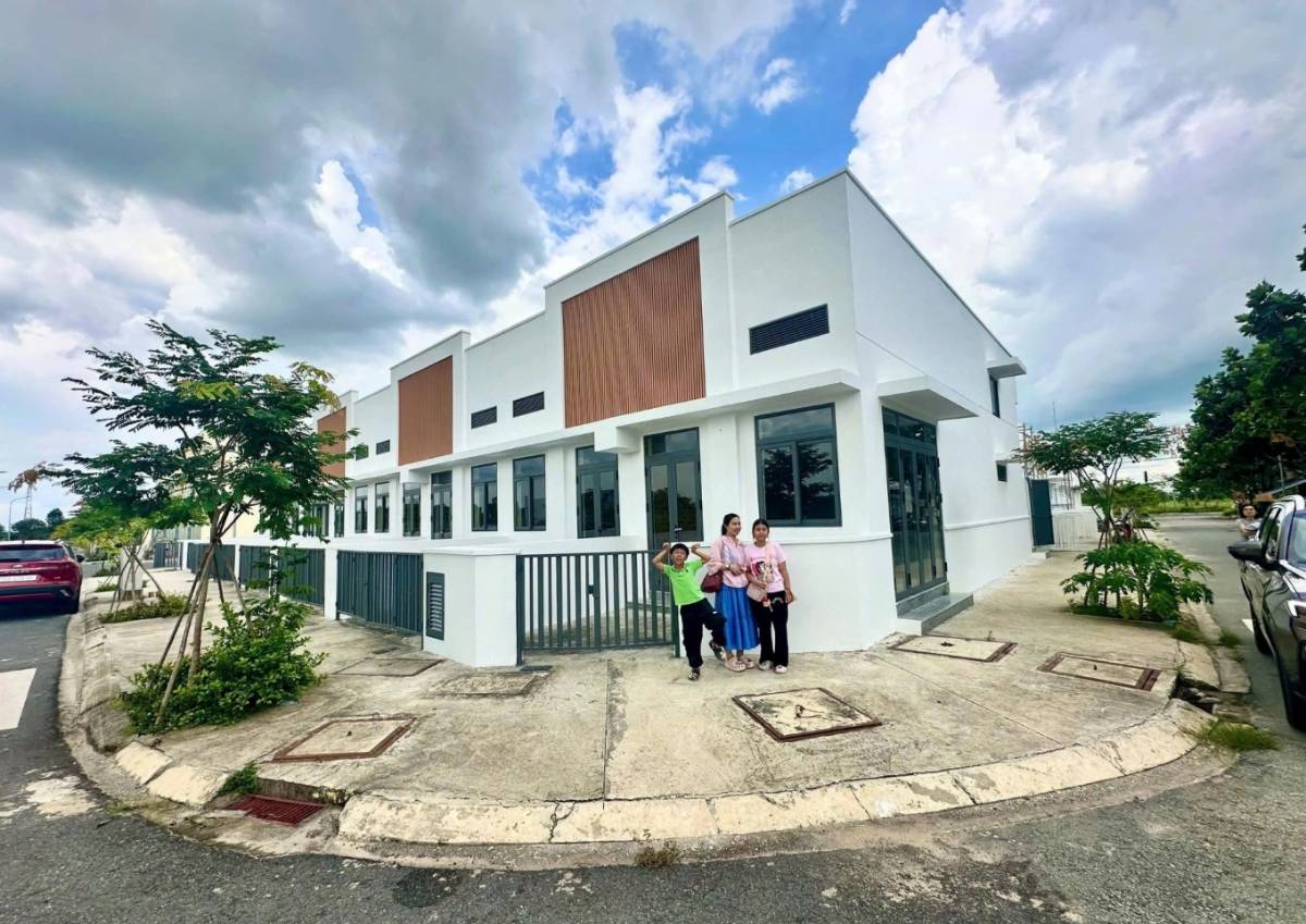 Nhà phố 64m2 đường 12m tại Phước Đông New City, giá 1,86 tỷ