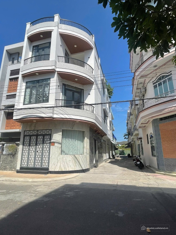Bán nhà phố căn góc đẹp hiếm giá rẻ đầu tư, ở chỉ 7,9 Tỷ gần biển Nha Trang