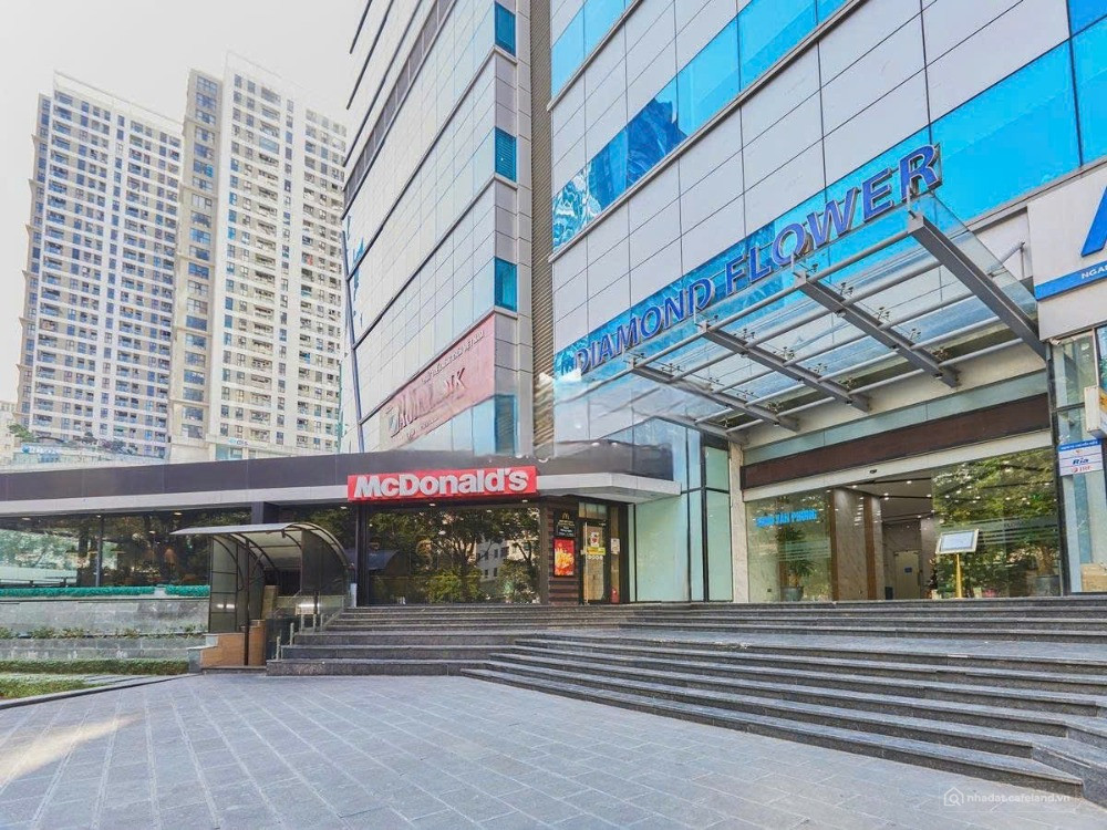 Cho thuê 250m sàn VP hạng B toà nhà Diamond Flower Tower, giá hợp lý, sẵn bàn gi