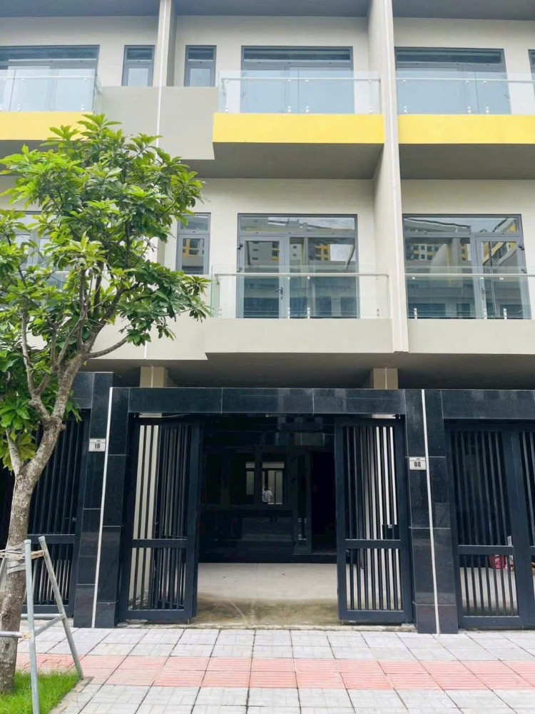 chỉ 700tr sở hữu ngay nhà phố 1 trệt 2 lầu có sân thượng tại TP Hồ Chí Minh
