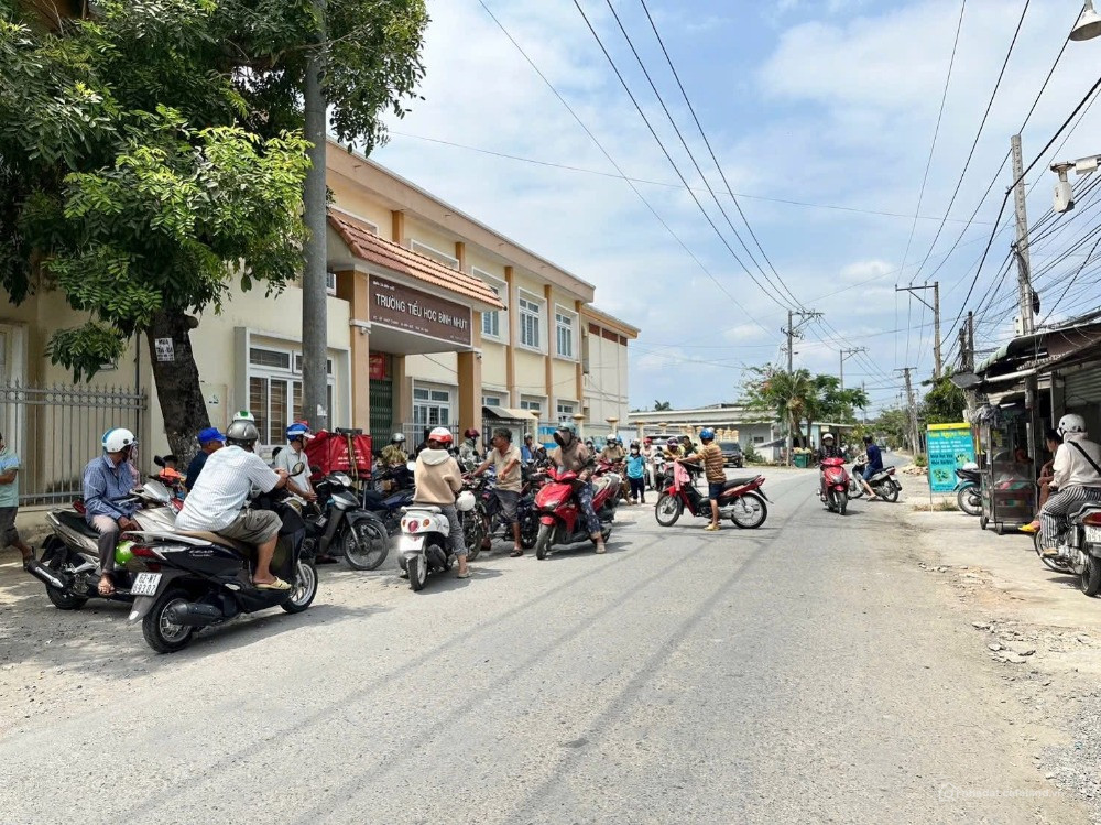 Mặt tiền buôn bán - gần chợ, khu công nghiệp - đất ko mồ mã, ko quy hoạch