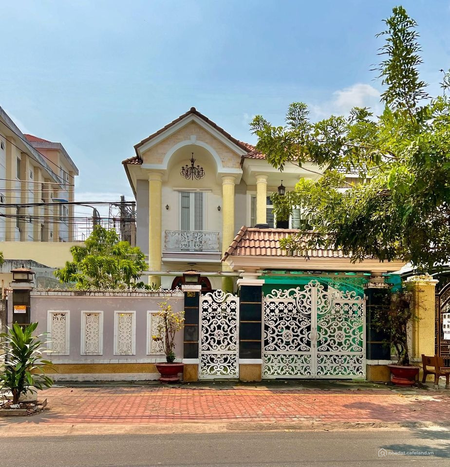 Bán biệt thự mặt tiền Trần Hưng Đạo, vị trí trung tâm đắc địa, an ninh, full NT