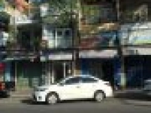 Nhà nguyên căn 2 tâng rưỡi mặt tiền đường đống đa , có mặt bằng tiện kinh doanh tầng 1