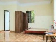 Cho thuê căn hộ khép kín. 40m2, yên tĩnh, có sân vườn, xe máy miễn phí, gần chợ, trường học, Vinma