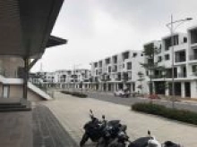 Cần tiền bán gấp căn liền kề đối diện chợ trung tâm Việt Trì