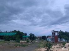 CẦN TIỀN BÁN GẤP RESORT SÁT BIỂN VỊ TRÍ ĐẸP ĐANG HOẠT ĐỘNG