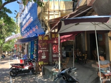 Chính chủ cho thuê nhà mặt phố văn cao, ba đình, 3.5 tầng x 30m, 10tr,