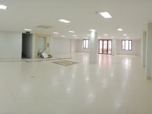 Cần cho thuê văn phòng tại ĐÀO TẤN, ds 40-80m2, có hầm để xe, thang máy, giá rẻ