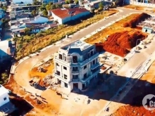 Bán nhà phố 1 trệt, 3 lầu như hình. Thanh toán 1 tỷ 218 triệu là nhận nhà