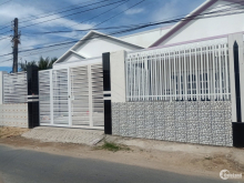 Cần bán nhà riêng tại Gò Công Đông, nhà mới xây đẹp, dọn vào ở ngay, đường ô tô