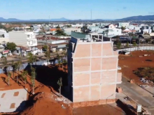 Bán nhà đang xây DT6x15 xây 4 tầng và 1 lô đang làm móng TT870tr đối diện ks5sao