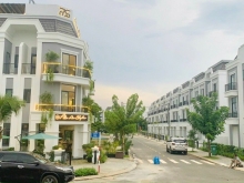 Bán nhà phố 1 trệt 2 lầu , diện tích 210m2 giá chỉ với 360 triệu sở hữu ngay