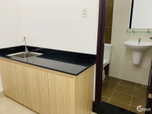 Căn phòng ngủ và bếp riêng biệt, cửa sổ lớn view đẹp toà chính chủ Q10