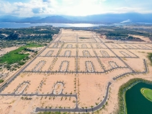 Bán đất đo thị nghỉ dưỡng ven biển gần sân bay CR  sở hữu lâu đài giá 23tr/m2