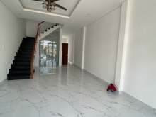 cho nhaf văn phong trong khu dân cư đông