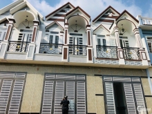 Nhà bán giá rẻ ngay ngã ba Mỹ Hạnh, Đức Hòa Long An