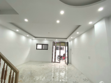 BÁN NHÀ BA TẦNG TẠI TRÀNG MINH